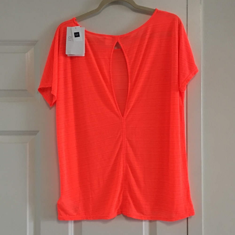 NWT GapFit Keyhole Back Short-Sleeve Workout Top - Picture 2 of 8